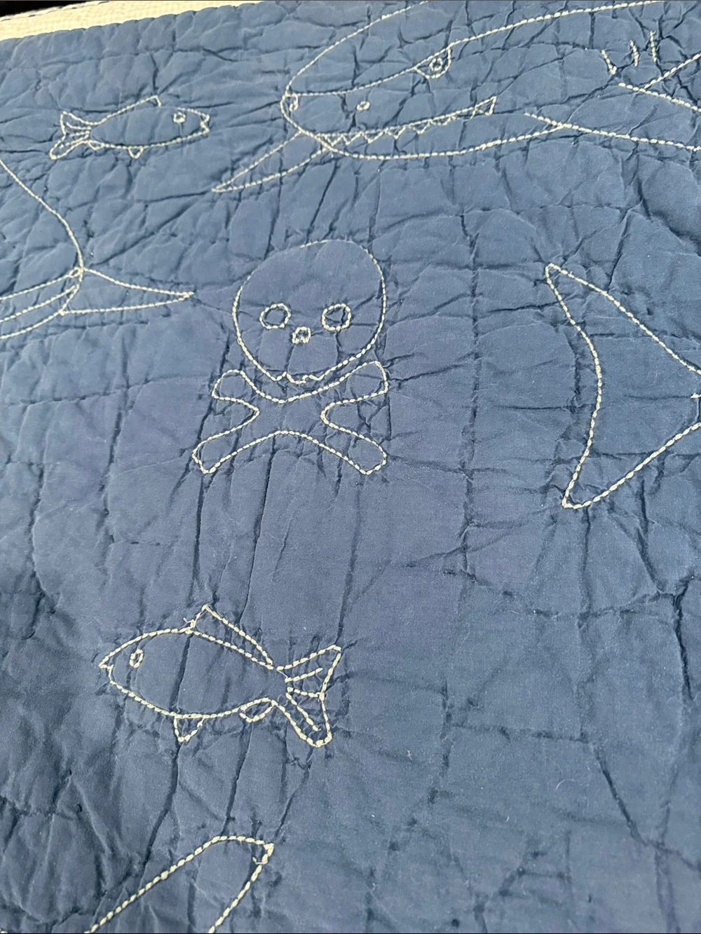 POTTERY BARN KIDS GREAT WHITE SHARK W/ SKULLS/FISH COMFORTER FULL/QUEEN GINGHAM